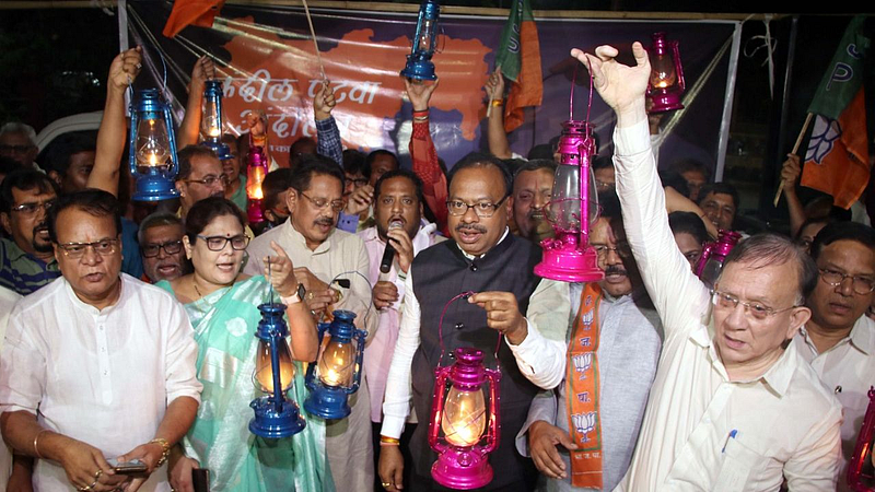 BJP agitation against state government Allegation of load shedding cut off power supply nagpur