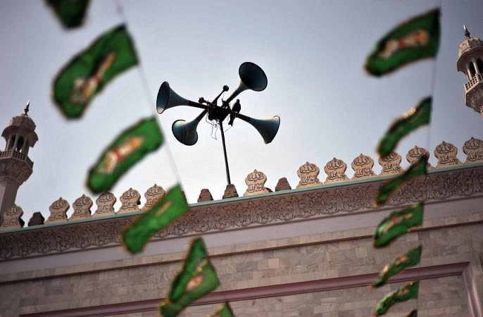 सर्वोच्च न्यायालयाच्या आदेशाचे पालन करणार असल्याचे मशिदींच्या ट्रस्ट आणि मौलवींनी सांगितले.