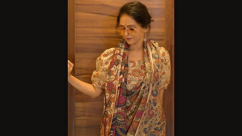 तिने अनेक मराठी चित्रपट त्याच सोबत मराठी मालिका, नाटकं आणि अनेक हिंदी मालिकांही केल्यात.मराठी कलाविश्वातील एव्हरग्रीन अभिनेत्री म्हणून ऐश्वर्या नारकरचं नाव कायम घेतले जाते.