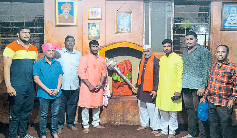 पुष्पवृष्टीत महाराष्ट्र केसरी पृथ्वीराजची मिरवणूक