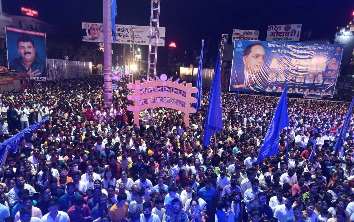 नाशिक रोड येथे डॉ. बाबासाहेब आंबेडकर यांच्या १३१ व्या जयंतीसाठी मोठ्या प्रमाणावर गर्दी जमा झाली आहे.
छायाचित्र-अंबादास शिंदे