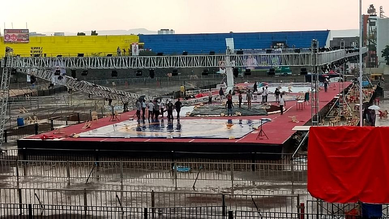 कोरोना महामारीमुळं प्रदिर्घ प्रतीक्षेनंतर सुरु झालेल्या या महाराष्ट्र केसरी कुस्ती स्पर्धा अवकाळी पावसामुळं स्थगित करण्यात आल्या आहेत.