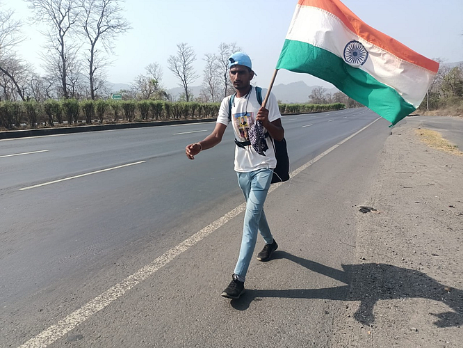 Manoj vyas from rajasthan on the way to mumbai