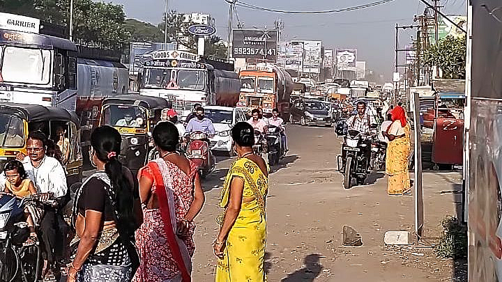 Pune-Solapur road traffic jam due to Market closed on 1 may 2022