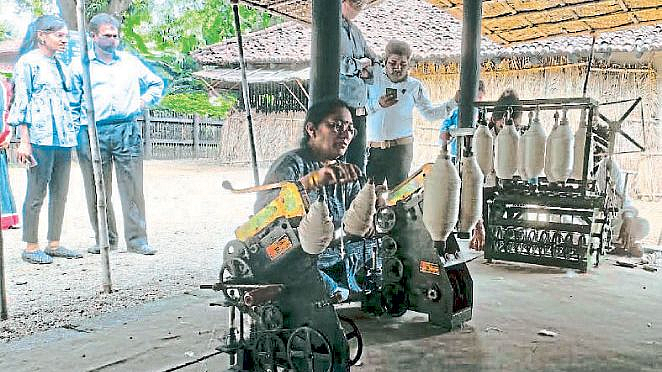 सेवाग्राम आश्रमाचीच खादी अप्रमाणित!