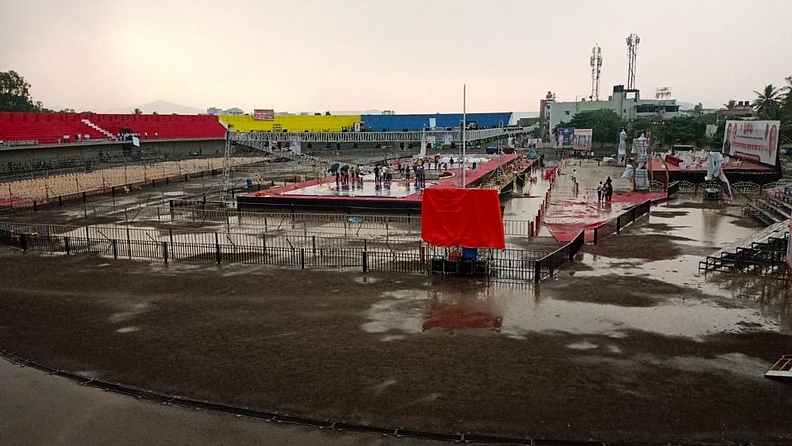 मागील दोन दिवसांपासून छत्रपती शाहू क्रीडा संकुलमध्ये मोठ्या थाटामाटात कुस्तीचा फट रंगला होता. मात्र, पावसामुळं कुस्ती पैलवानाबरोबरच कुस्ती शौकिनांनाचा हिरमोड झाला.