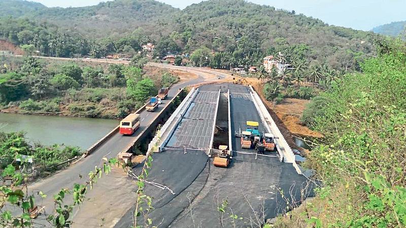 Four bridges remain in danger Highways Authority Bridges will be repaired in six lane highway satara