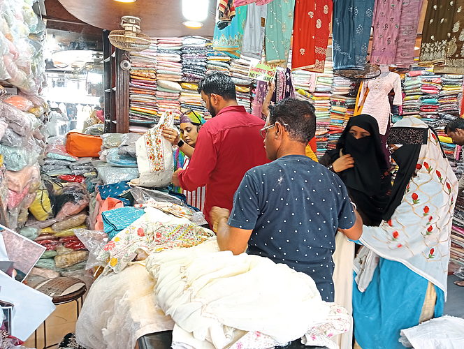 The craze for offline shopping in the age of online