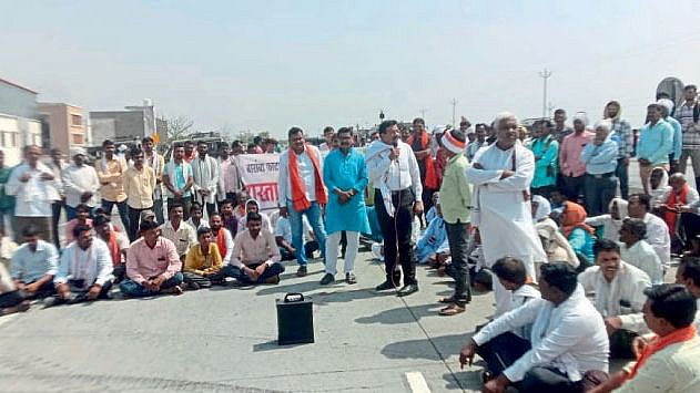 Hingoli Basamba Fata Road block
