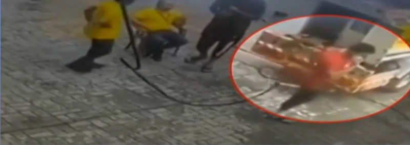 अवघ्या काही सेकंदात पेट्रोल पंपावरील लोकं होतायत गायब?