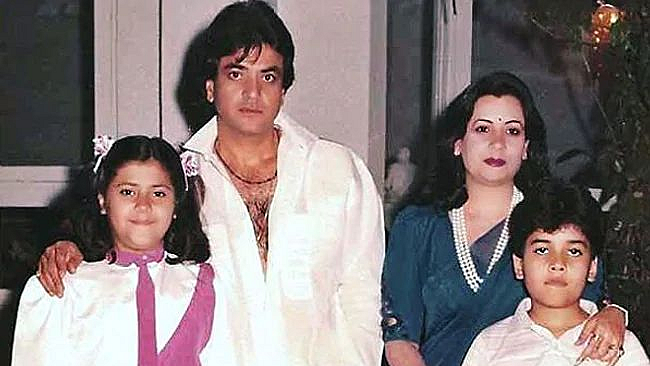 त्यांनी दोनशेहून अधिक हिंदी चित्रपट केलेले आहेत. त्यांनी 80 हुन अधिक दाक्षिणात्य चित्रपट हिंदीमध्ये परत बनवण्याचा विक्रम केलेला आहे, यातील बहुतांशी सिनेमे तेलगू सुपरस्टार कृष्णा यांचे होते. कृष्णा आणि जितेंद्र हे दोघेही चांगले मित्र म्हणून ओळखले जातात.