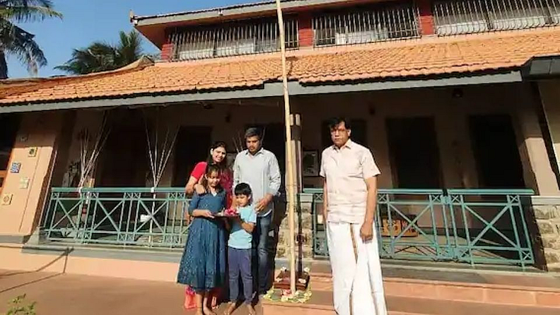 राष्ट्रवादीचे आमदार रोहित पवार (Rohit Pawar) यांनी देखील सहकुटुंब गुढी उभारून गुढीपाडवा साजरा केला.