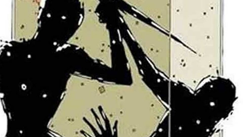 पाणीपुरीवाल्याकडून पर्यटकांना मारहाण