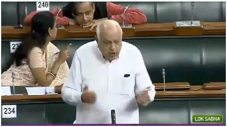 Shashi Tharoor chats with Supriya Sule as Farooq Abdullah gives a speech. Memes explode on Twitter