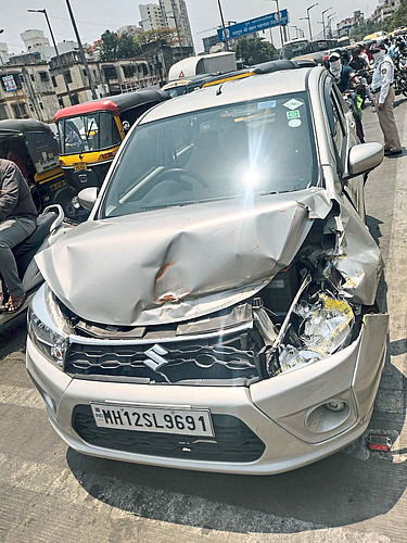 एसटी बसची दहा गाड्यांना मागून धडक; एक ठार