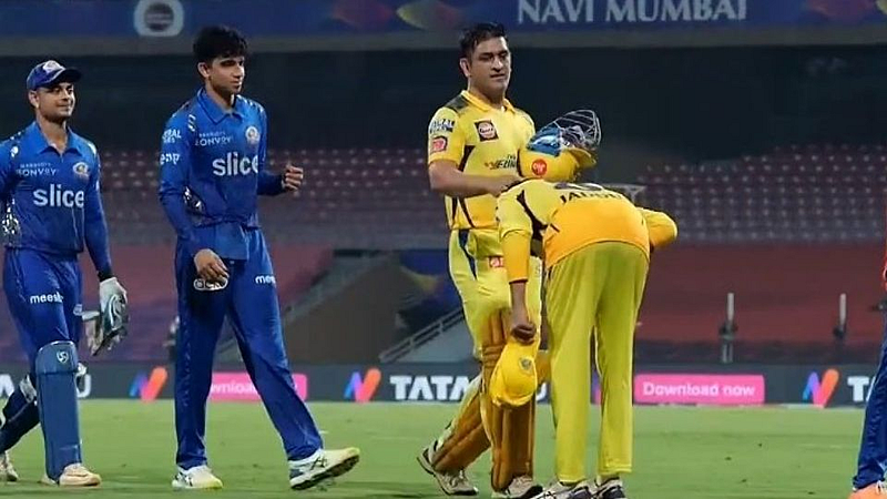 Mahendra singh Dhoni Last Ball Boundary Mumbai Indians 7th Defeat in 7 Match