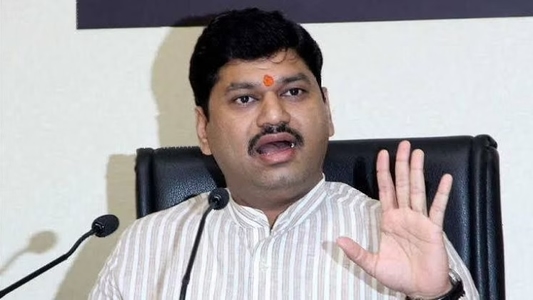 Dhananjay Munde}