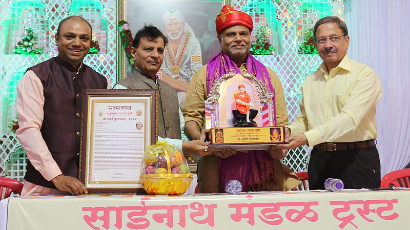 Sai Award Sainath Mandal Trust Budhwar Peth Provided Bhushan Patwardhan