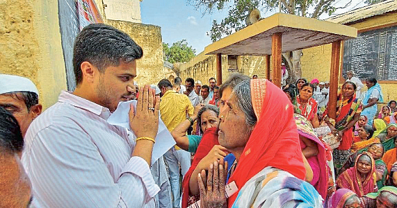आमदार रोहित पवार यांचे महिलांनी आभार मानले.