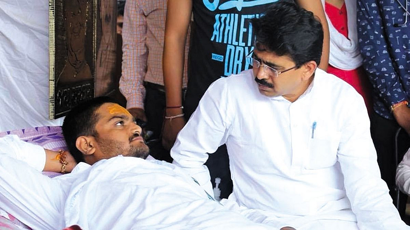 Hardik Patel had also threatened Rajiv Satav to quit congress party Gujarat politics