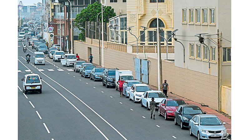 Car Lines for petrol in sri lanka
