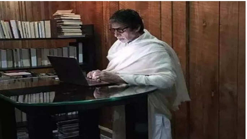 हा फोटो अमिताभ यांच्या घरातील स्टडी रुमचा आहे. जिथे अमिताभ आपली सर्व कामं करतात.