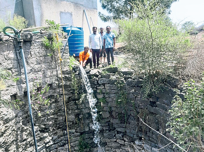 तरुणाची जिद्द : ५०० पाइप जमिनीत गाडून कामगिरी फत्ते
पाच दिवसांत विहिरीत पाणी
