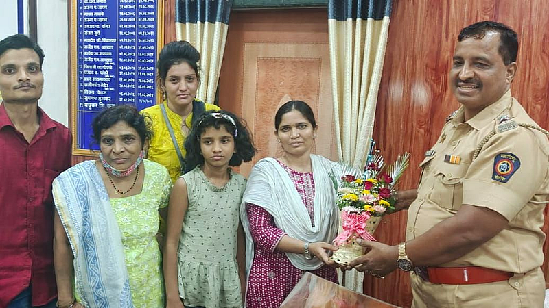 mother angry over phone on 11-year-old girl leave home Google Mind professor vigilance get back her home mumbai