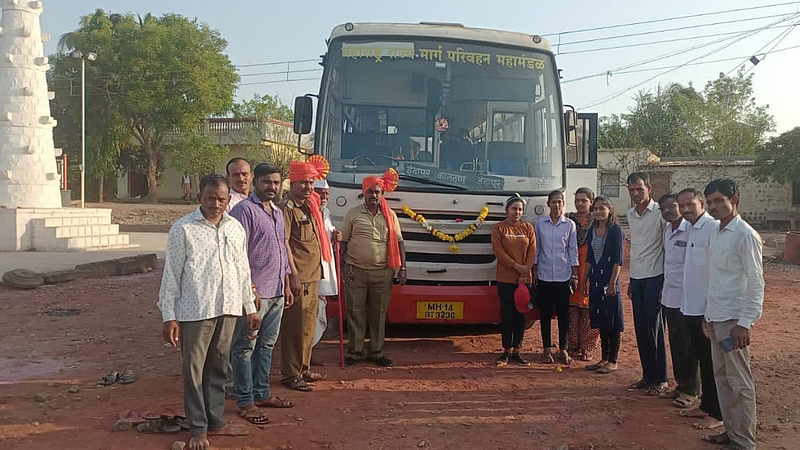 bus service started at Kalthan number one villagers felicitated driver and conductor with feta indapur
