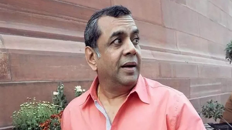 चित्रपटाव्यतिरिक्त परेश यांनी राजकारणाच्या क्षेत्रातही प्रवेश केला आहे. ते भारतीय जनता पक्षाचे सदस्य राहिले आहेत. पंतप्रधान नरेंद्र मोदी यांच्यासोबत त्यांना अनेक वेळा पाहिले गेले आहे.