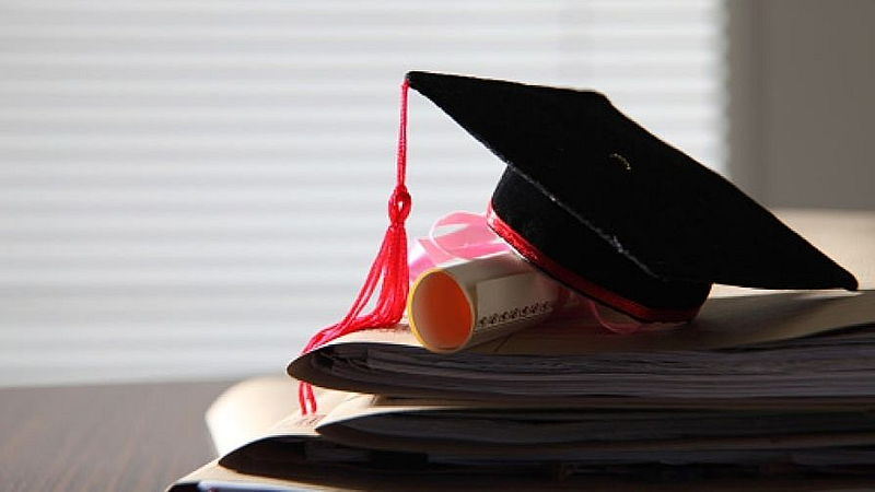 Akola students Worried about not getting scholarship