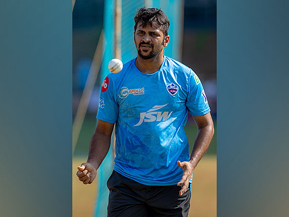 शार्दुल ठाकूर - दिल्ली कॅपिटल्स - 10.75 कोटी - 14 सामने - 15 विकेट - सर्वोत्तम कामगिरी 36 धावात 4 बळी - इकॉनॉमी रेट - 9.78