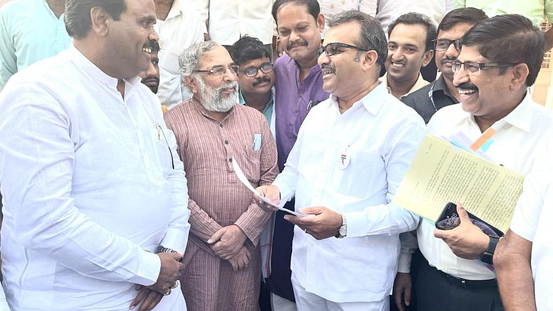 BJP Kisan Morcha starts agitation front sugar complex Balance