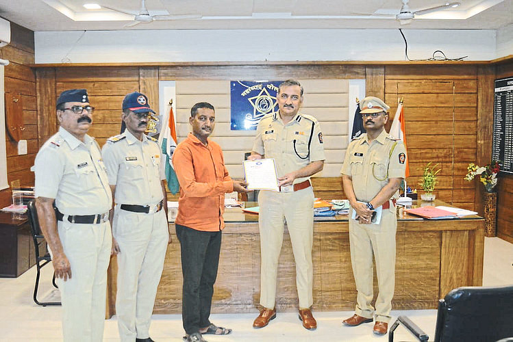 Rickshaw driver was felicitated by police for honesty