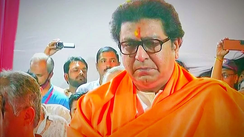 मनसेचे अध्यक्ष राज ठाकरे यांच्या हस्ते पुण्यातील कुमठेकर रस्त्यावरील खालकर चौक मारुती मंदिर येथे हनुमानाची महाआरती पार पडली.
