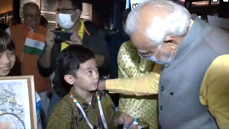 PM Modi with Japanese Child