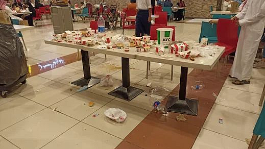 littering on table