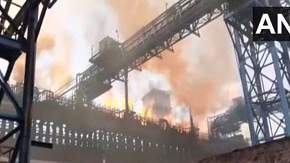 Video : जमशेदपूरमधील टाटा स्टील प्लांटमध्ये स्फोटानंतर भीषण आग