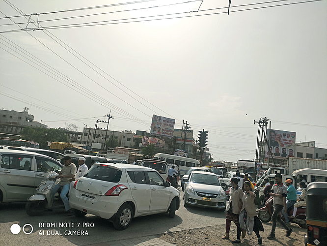 आंबेठाण चौकामध्ये वाहतूक कोंडी