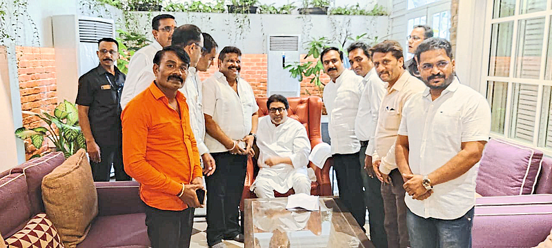 office bearers with Raj Thackeray