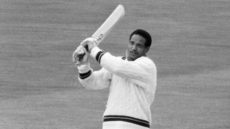 वेस्ट इंडिजचा महान अष्टपैलू खेळाडू सर गॅरी सोबर्स (Gary Sobers, West Indies) यांनी 31 ऑगस्ट 1968 रोजी सहा चेंडूत सलग सहा षटकार ठोकले. अशी कामगिरी करणारा सोबर्स जगातील पहिला फलंदाज होता. मॅल्कम नेशच्या चेंडूवर त्यांनी हे सहा षटकार ठोकले. या खेळीत त्यांनी नाबाद 76 धावा केल्या.