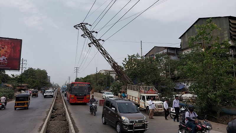 pickup hit MSEDCL pole bent case has been registered against driver mumbai