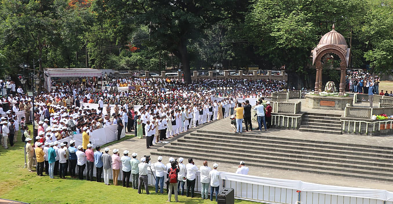 राजश्री शाहू समाधीस्थळ परिसरात जिल्ह्यासह दुसऱ्या जिल्ह्यातील राजकीय मंडळींनी उपस्थिती लावली होती. यावेळी हा परिसर शाहूमय झाला. दरम्यान, महाराजांच्या नावे घोषणाही देण्यात आल्या.