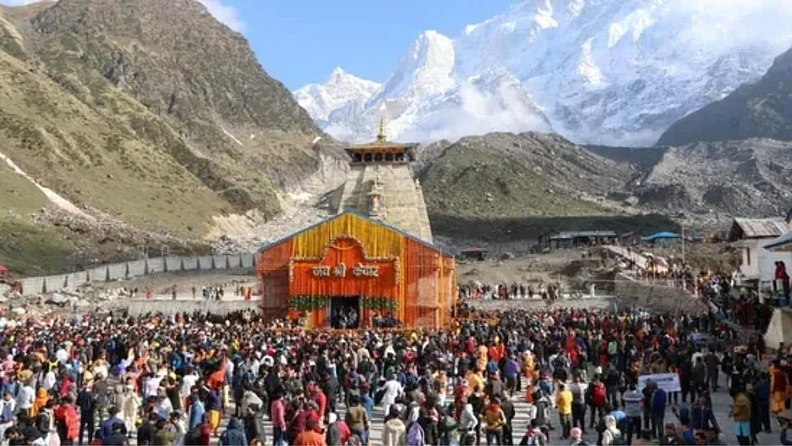 मिळालेल्या माहितीनुसार, यावर्षी सुमारे 12 लाख 83 हजार भाविक चार धामांमध्ये दर्शनासाठी पोहोचले आहेत. त्याचबरोबर या प्रवासादरम्यान मृतांचा आकडा 106 वर पोहोचलाय.