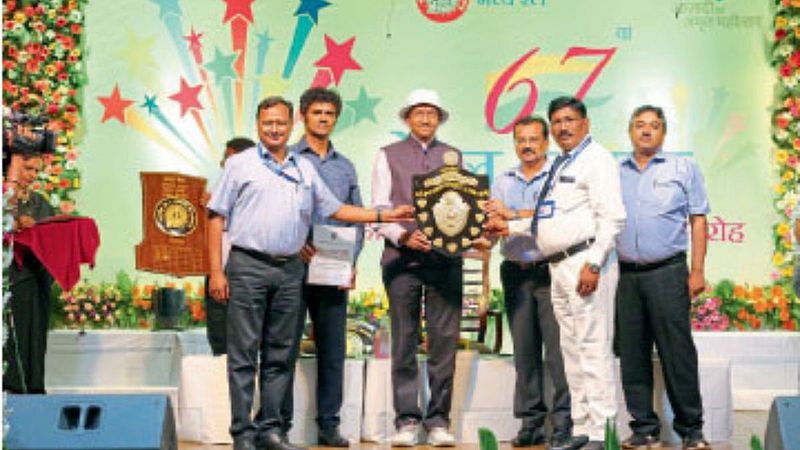 Mulund railway station central railway line won first place clean railway station competition