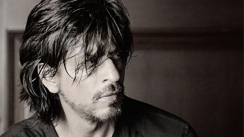 यावर्षी देखील शाहरुख 'मन्नत'च्या बाल्कनीत येऊन चाहत्यांना ईदच्या शुभेच्छा देणार असल्याचं बोललं जात आहे. कारण शाहरुख मुंबईत त्याच्या घरीच ईद साजरी करणार आहे.