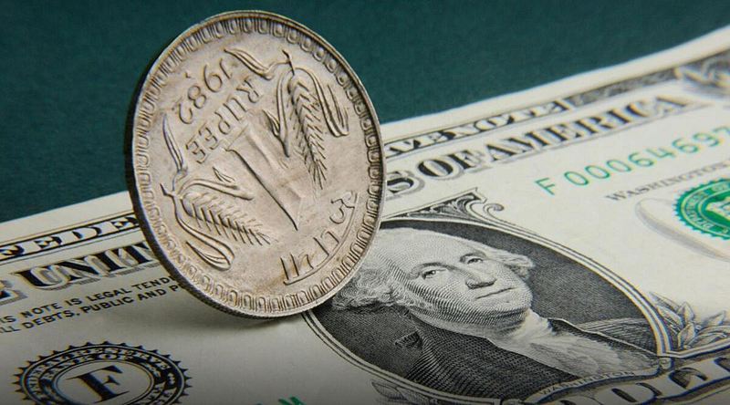 trade deficit inflation impact on rupee in international currency markets mumbai