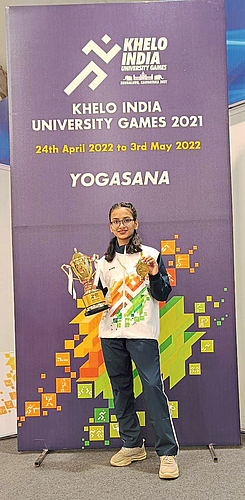 स्नेहा काळे सुवर्णपदकाची मानकरी