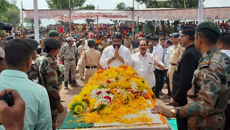 यावेळी आमदार शिवेंद्रसिंहराजे भोसले (MLA Shivendrasinharaje Bhosale), वसंतराव मानकुमरे, जिल्हा परिषद सदस्य दीपक पवार, तहसीलदार राजेंद्र पोळ यांच्यासह विविध क्षेत्रातील मान्यवर, अधिकारी, पदाधिकारी, माजी सैनिक उपस्थित होते.