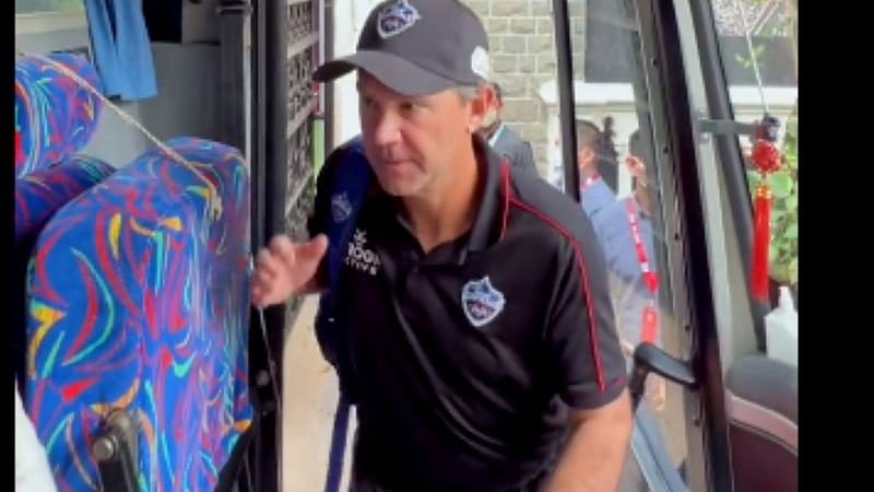 Delhi Capitals players welcome Ricky Ponting to team bus with saiyyan song
